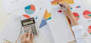 Afla cum sa alegi serviciile de contabilitate potrivite pentru afacerea ta si calculeaza tariful